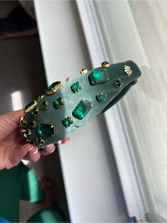 Lele Sadoughi emerald crystal headband display picture 2